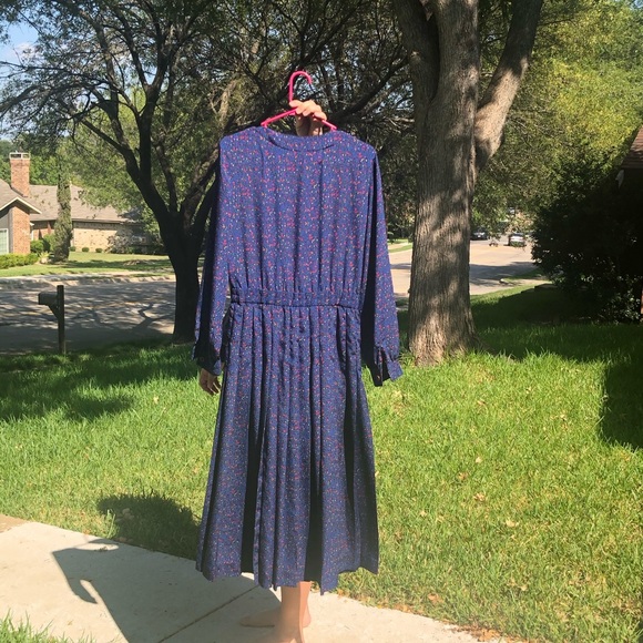 Liz Claiborne vintage dress. - Picture 2 of 4